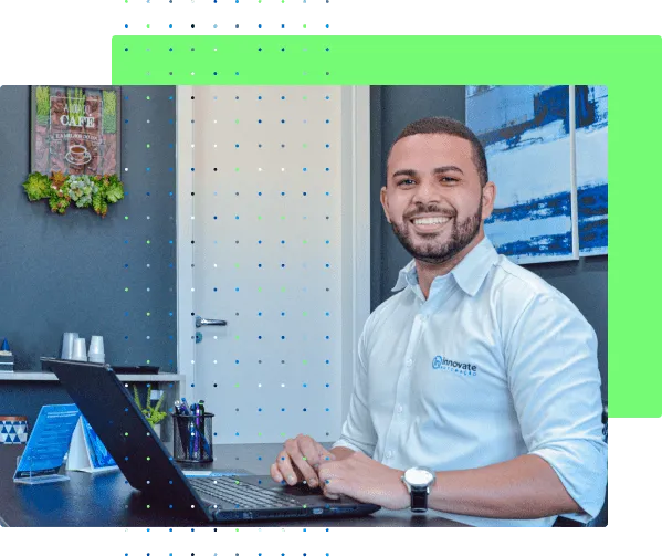 Atendimento humano no escritório da Innovate